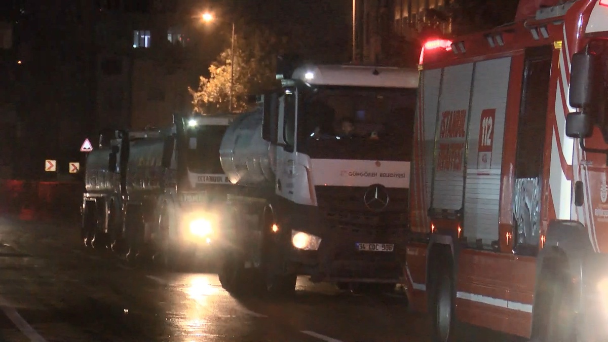 Bağcılar\'da Dokuma Fabrikasında Çıkan Yangın 3 Saatte Söndürüldü