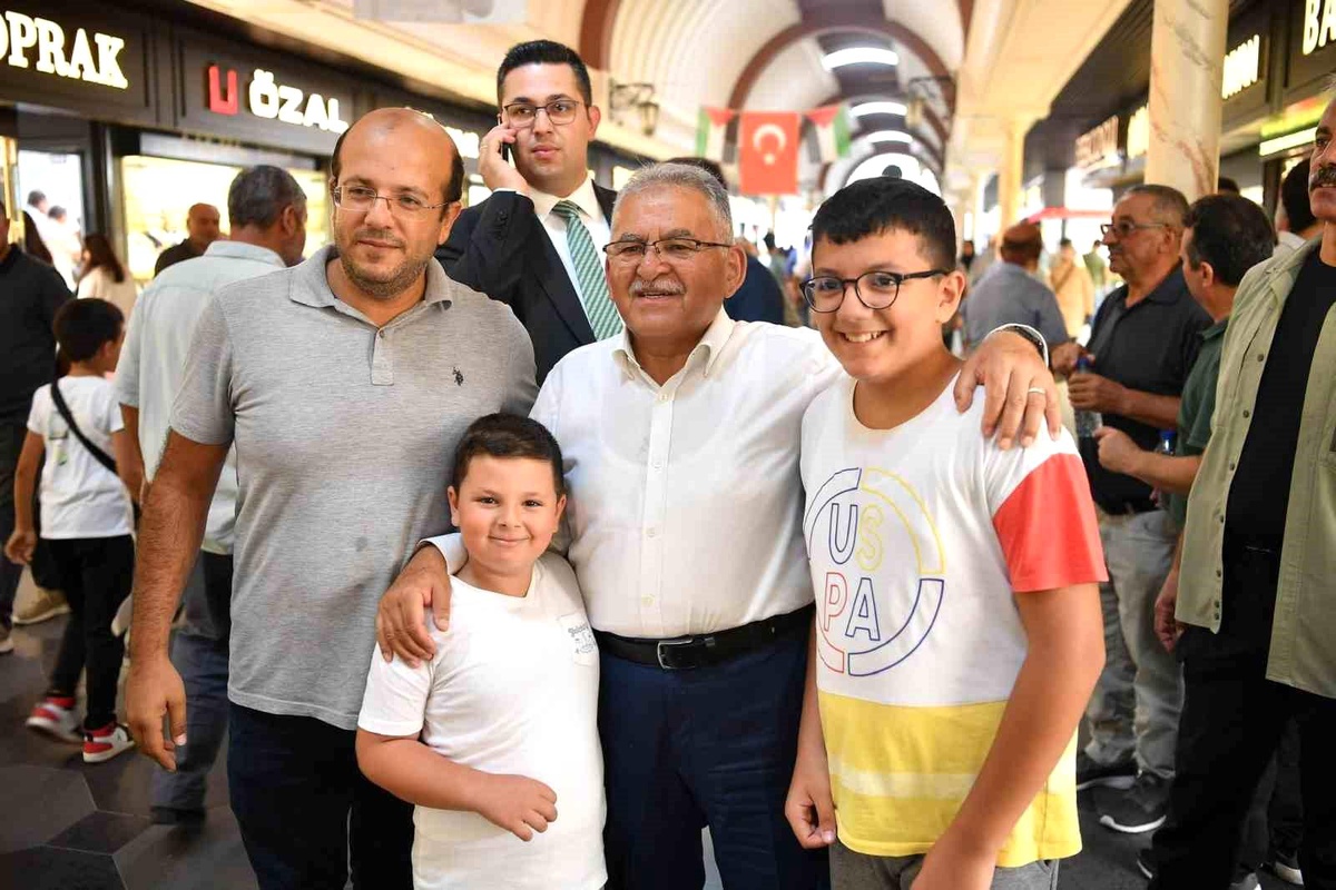Başkan Büyükkılıç, Kazancılar Çarşısı\'nda esnaf ziyaretinde bulundu