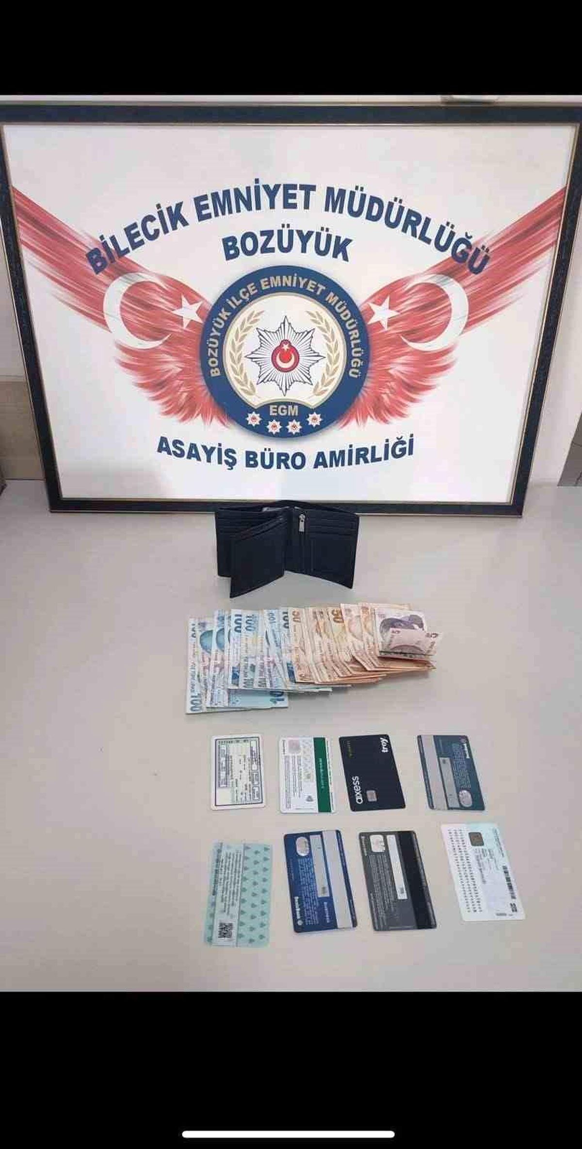 Bozüyük\'te Dolmuşta Hırsızlık Olayı Güvenlik Kamerasıyla Görüntülendi