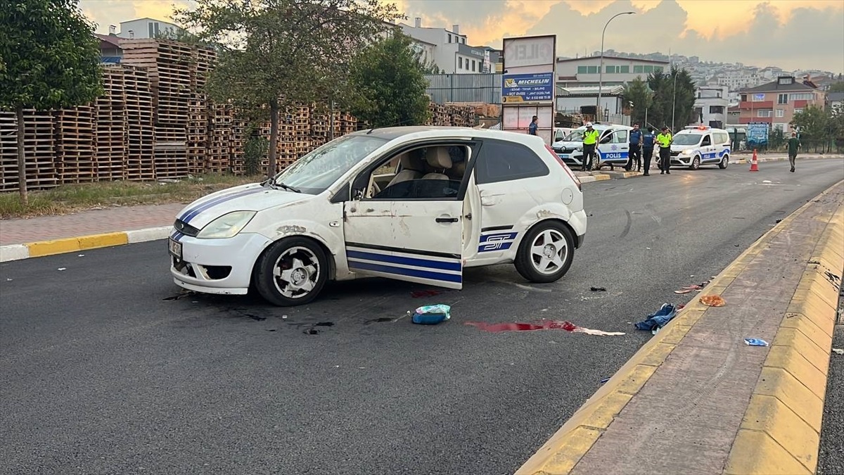 Kocaeli Gebze\'de meydana gelen trafik kazalarında 2 kişi yaralandı
