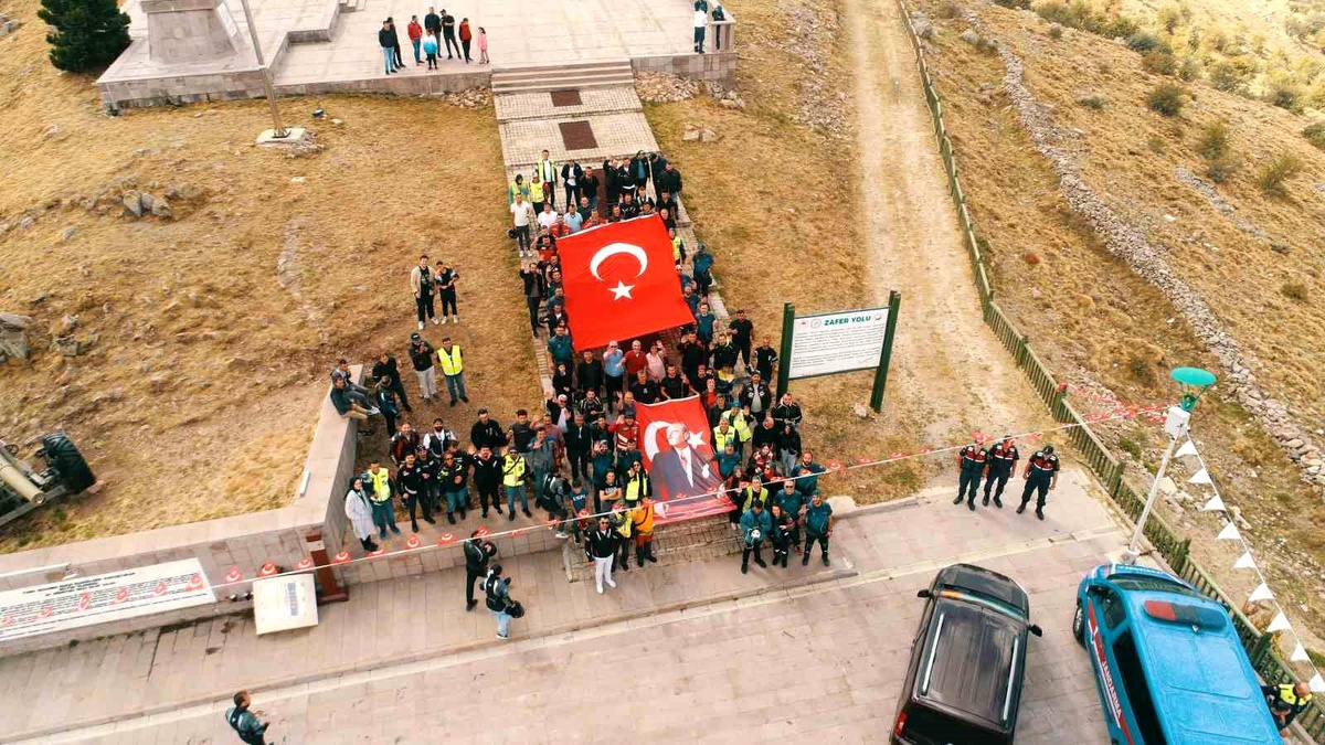 Afyonkarahisar\'da 100 Motosikletli Kocatepe\'ye Sürüş Yaptı