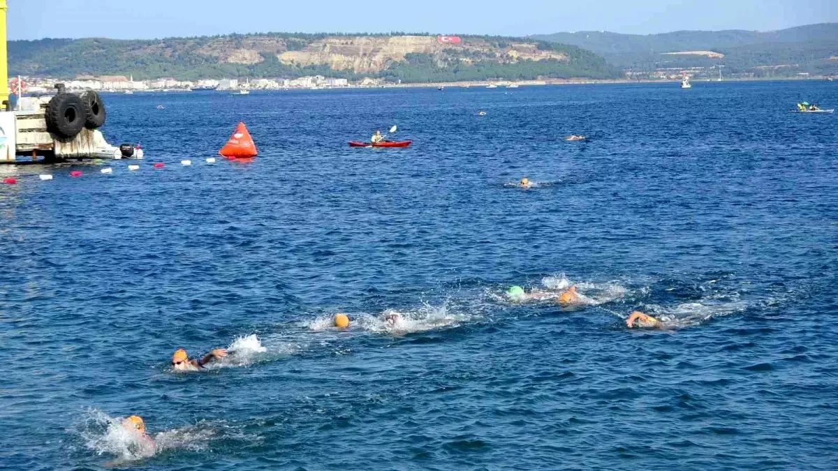 Çanakkale Boğazı\'nda 30 Ağustos Zafer Bayramı\'nda Yüzme Yarışması Düzenlendi