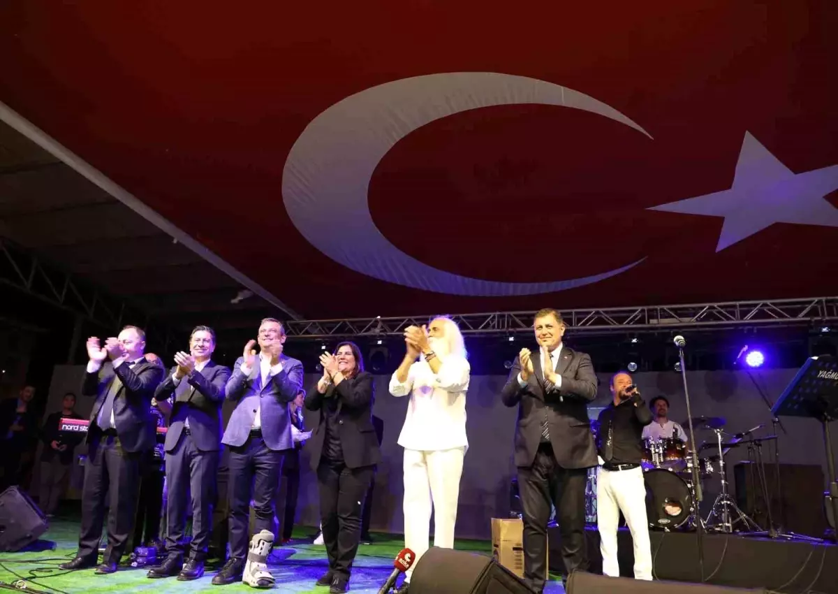 CHP Genel Başkanı Özgür Özel Aydın\'da konser düzenledi