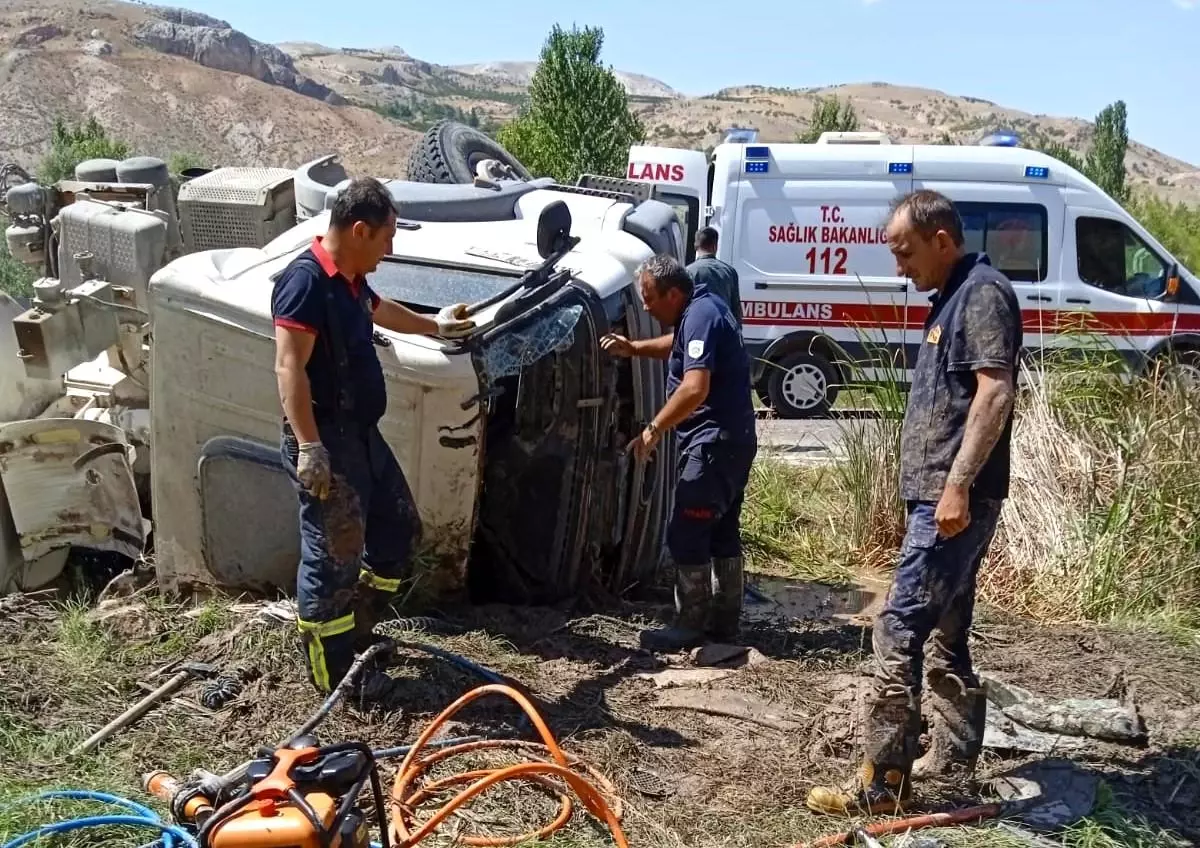 Malatya\'da çimento mikseri devrildi, 2 kişi yaralandı