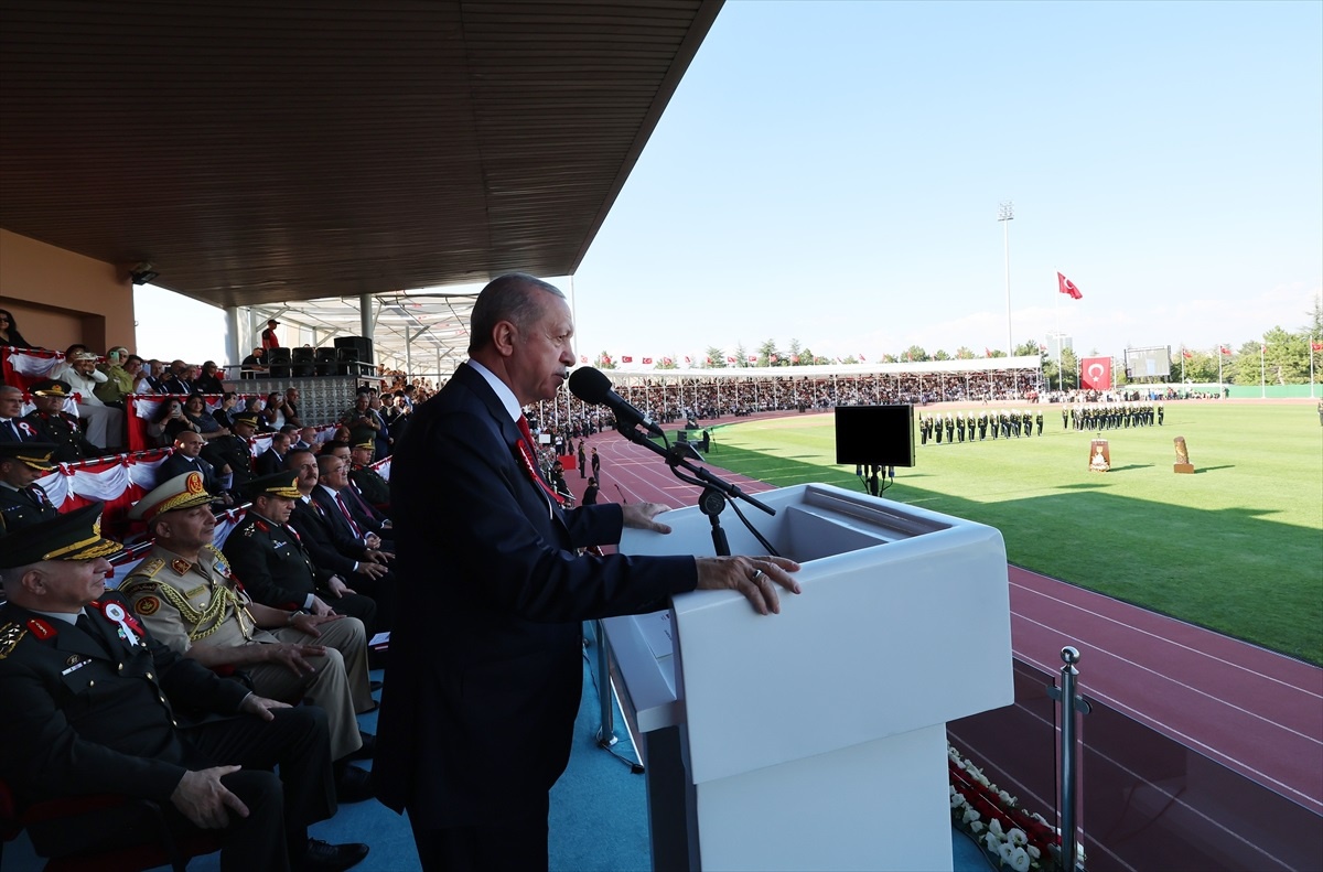 Cumhurbaşkanı Erdoğan: Bizi sığ sulara hapsetmeye çalışanlara prim vermedik, vermeyeceğiz