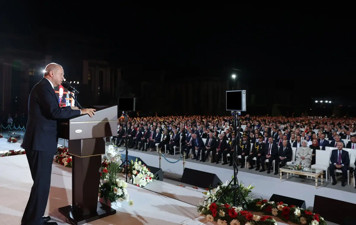 Erdoğan: Büyük Zafer\'den aldığımız ilham ve cesaretle, ülkemizi daha aydınlık geleceğe taşımak için var gücümüzle çalışıyoruz