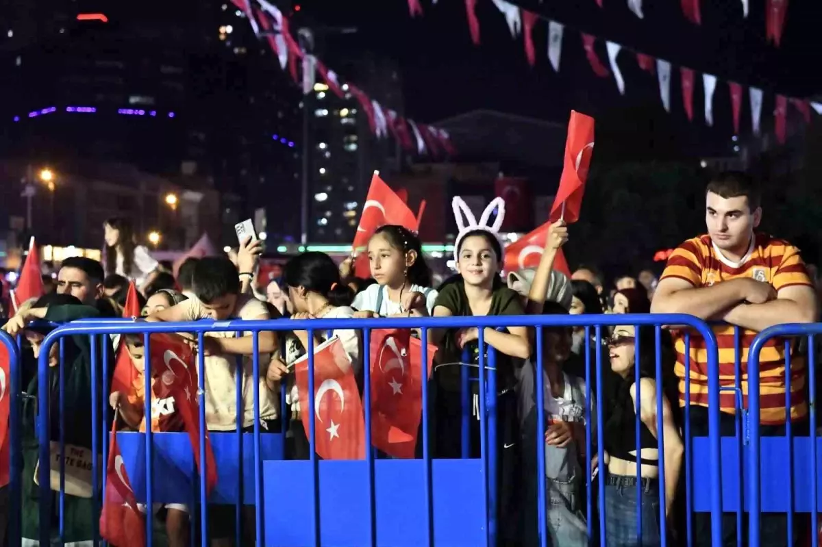 Esenyurt 2. Gençlik Festivali GençFest\'te Zafer Bayramı coşkusu yaşandı