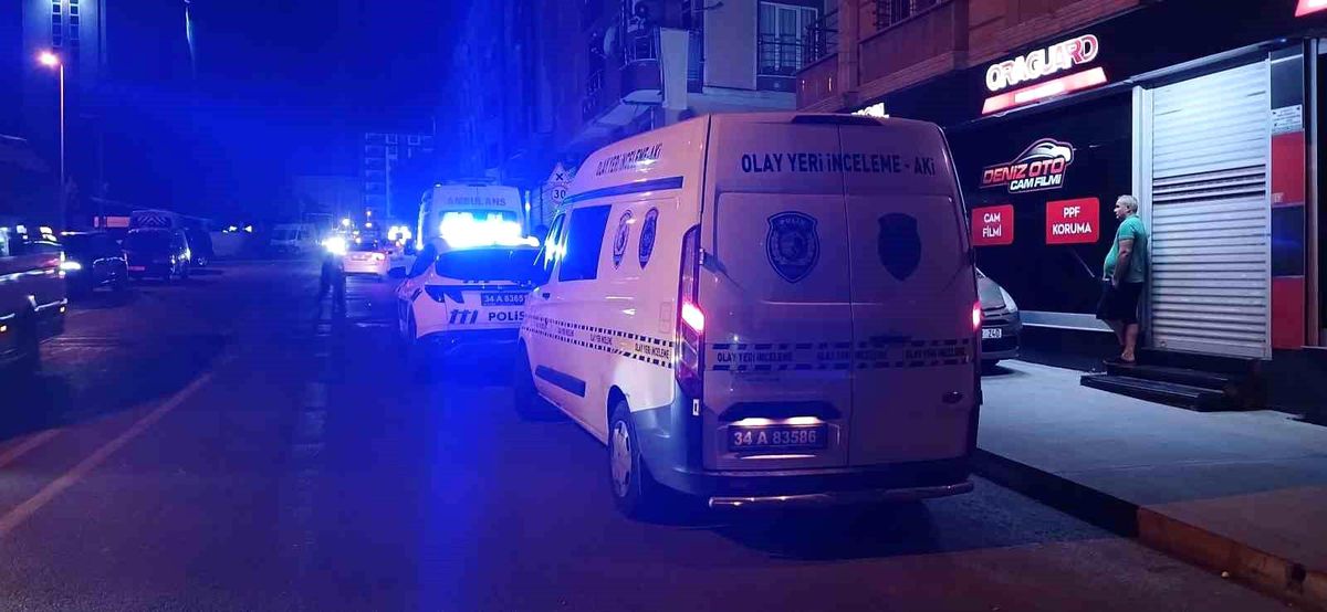 Esenyurt\'ta market sahibi şüpheliler tarafından kurşunlandı