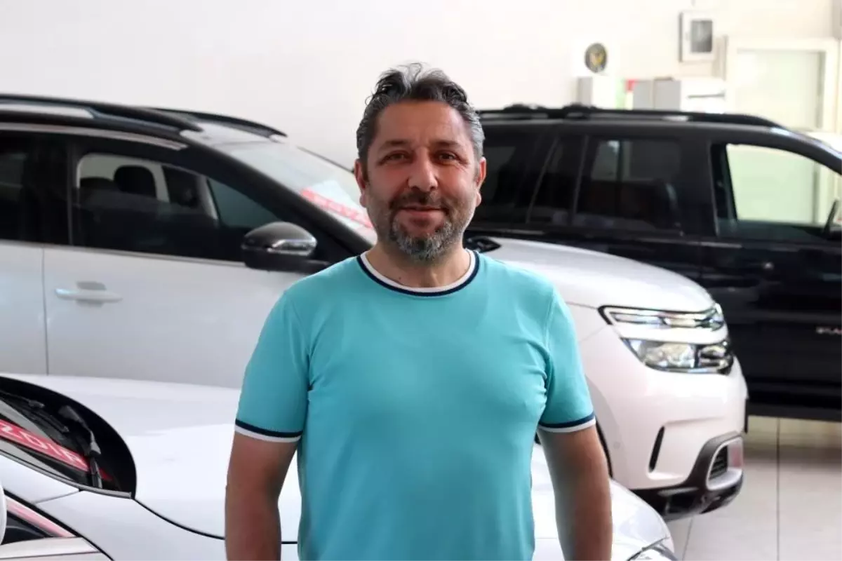 Galerici Ahmet Yurtlu, ikinci el motorlu kara taşıtı satışlarında güvenli ödeme sisteminin zorunlu hale getirilmesini olumlu karşılıyor