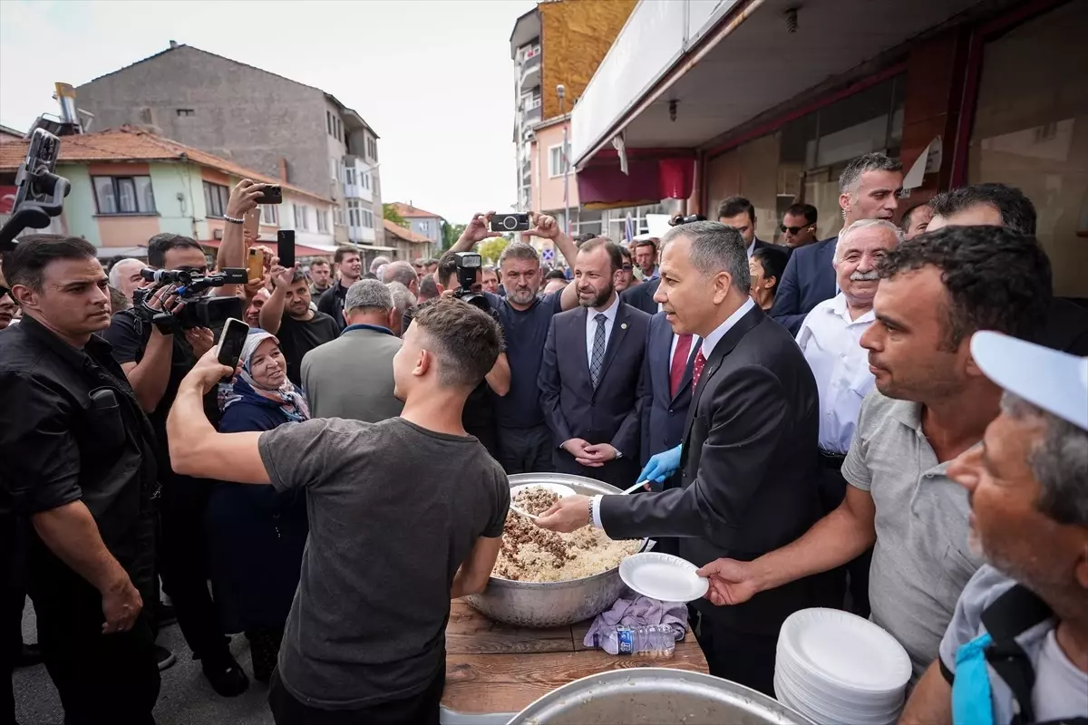 İçişleri Bakanı Ali Yerlikaya, Kütahya\'da esnaf ziyaretinde bulundu