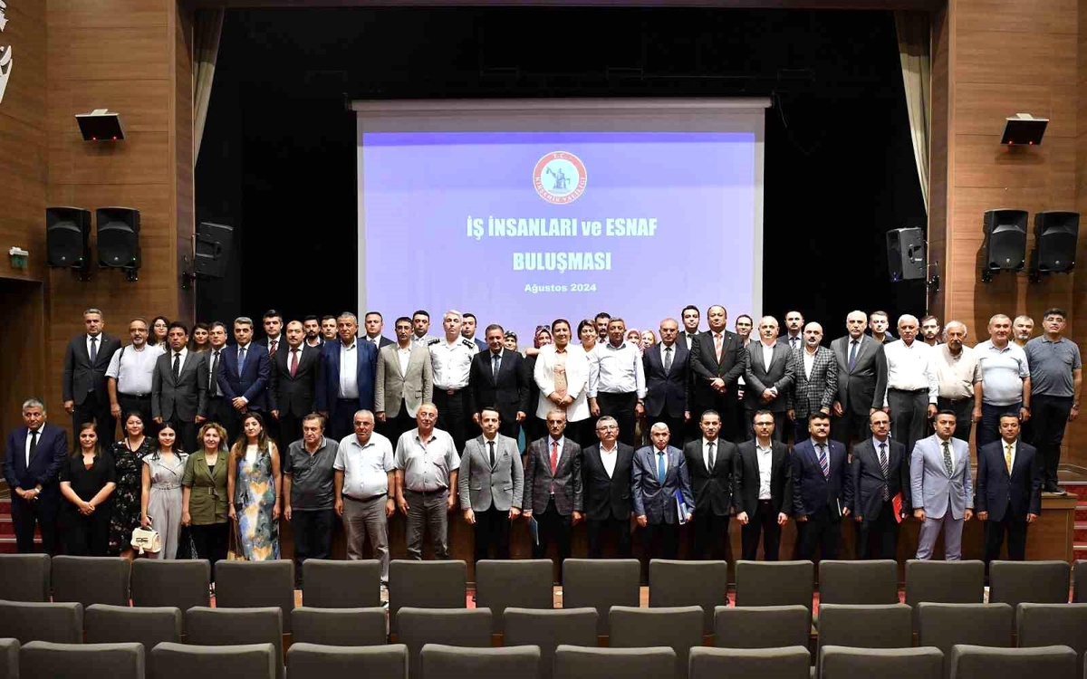 Kırşehir\'de Şehirde Sürdürülen Projeler İş İnsanlarıyla Paylaşıldı