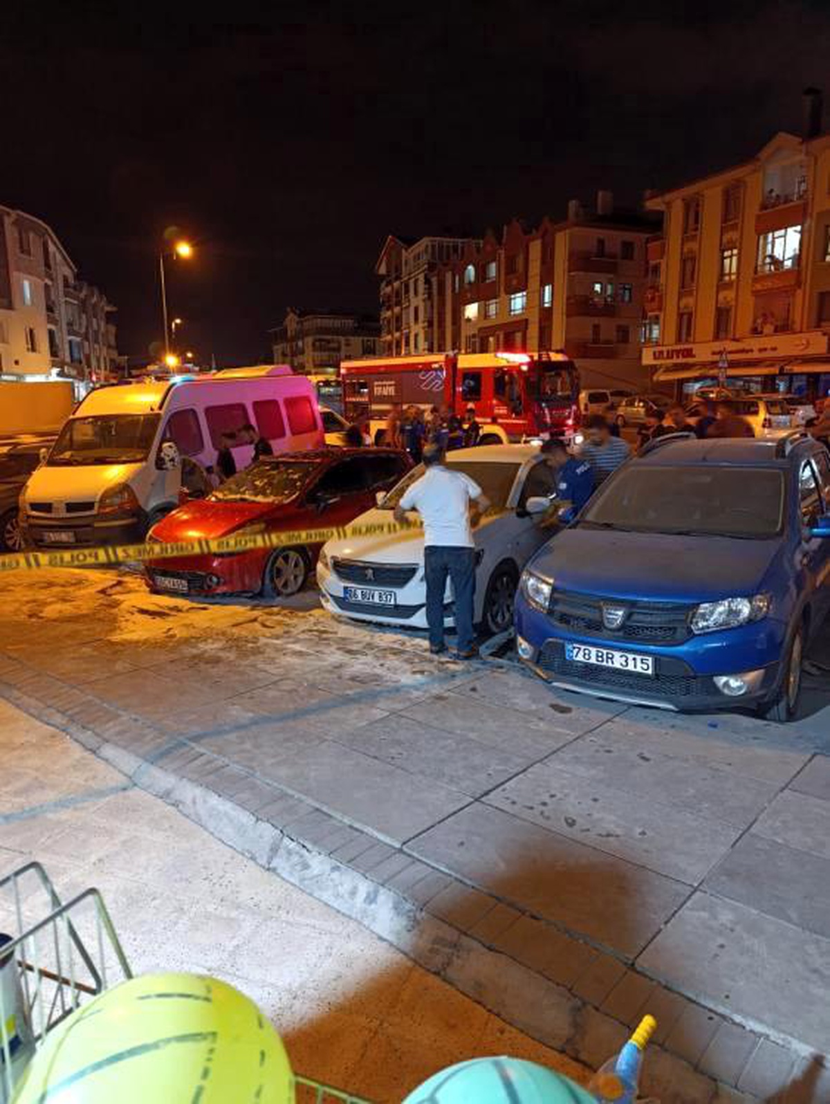 Ankara\'da bir kişi babasının otomobilini kundakladı