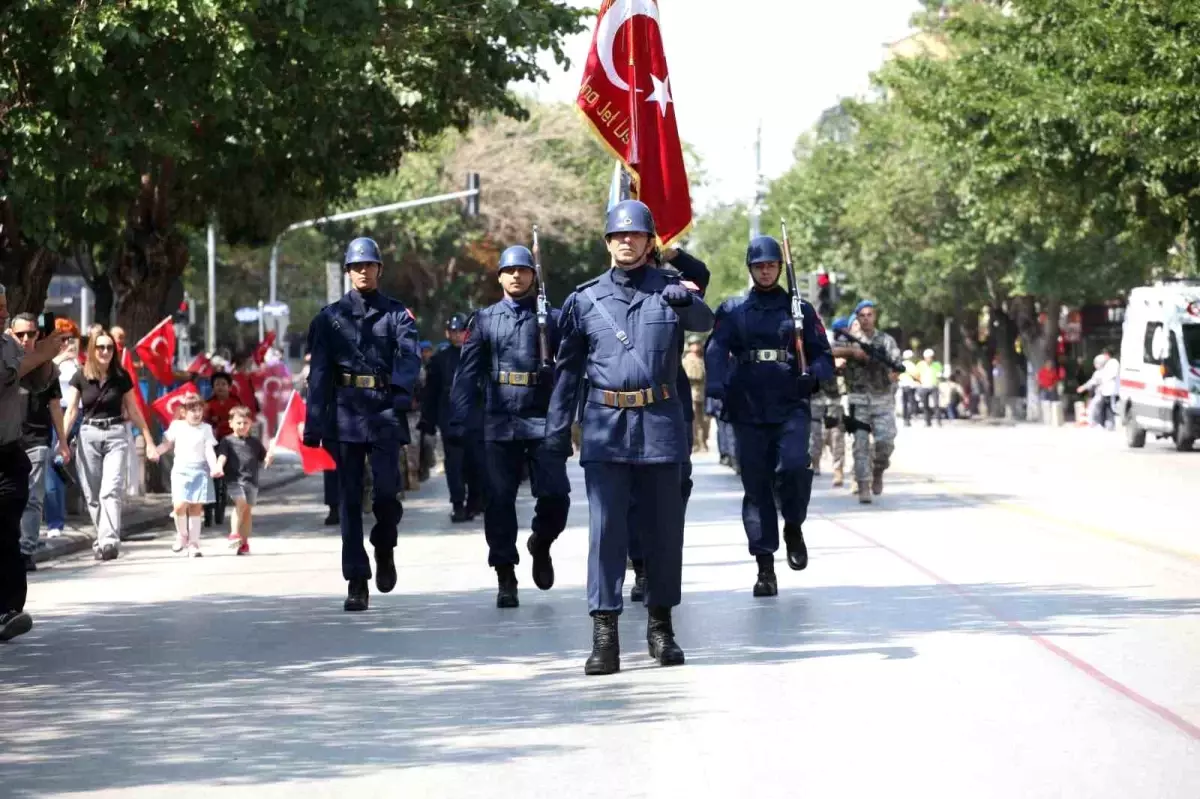 Konya\'da 30 Ağustos Zafer Bayramı\'nın 102. yıl dönümü törenlerle kutlandı