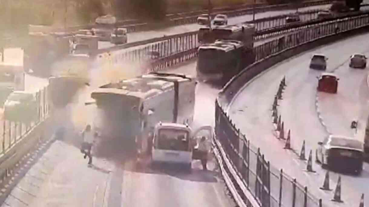 Küçükçekmece'deki Metrobüs Kazasına İlişkin Şoför ve Denetim Amirinin İfadeleri