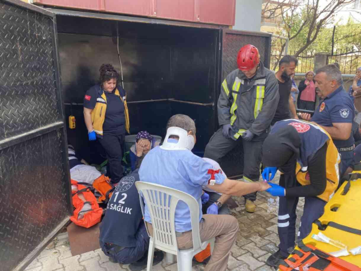 Manisa'da yürekleri ağza getiren olay! Engelli asansörü zemine çakıldı, 4 kişi yaralandı