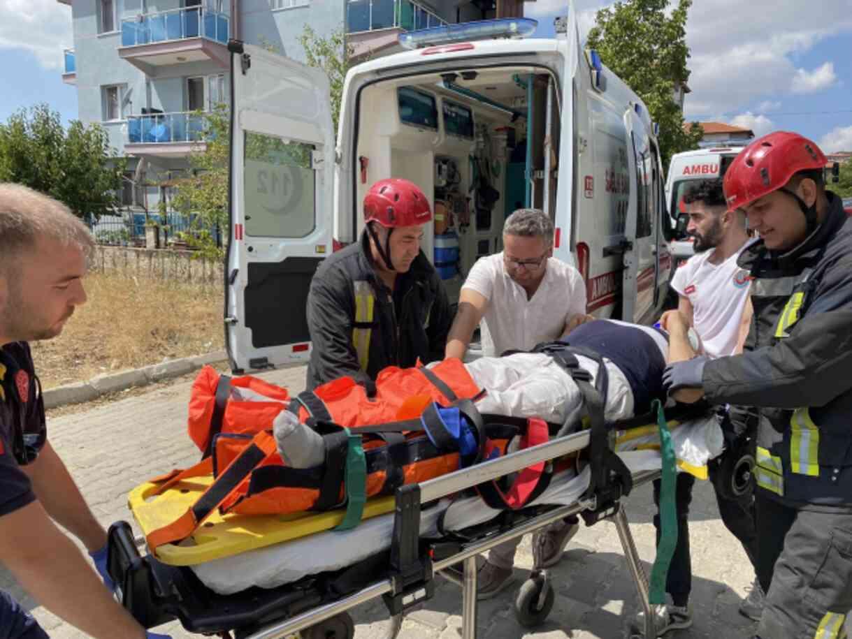 Manisa'da yürekleri ağza getiren olay! Engelli asansörü zemine çakıldı, 4 kişi yaralandı