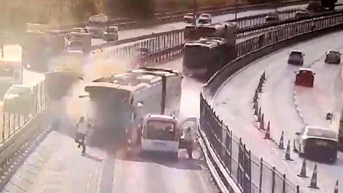 Küçükçekmece\'de meydana gelen metrobüs kazasıyla ilgili şüphelilerin ifadeleri ortaya çıktı