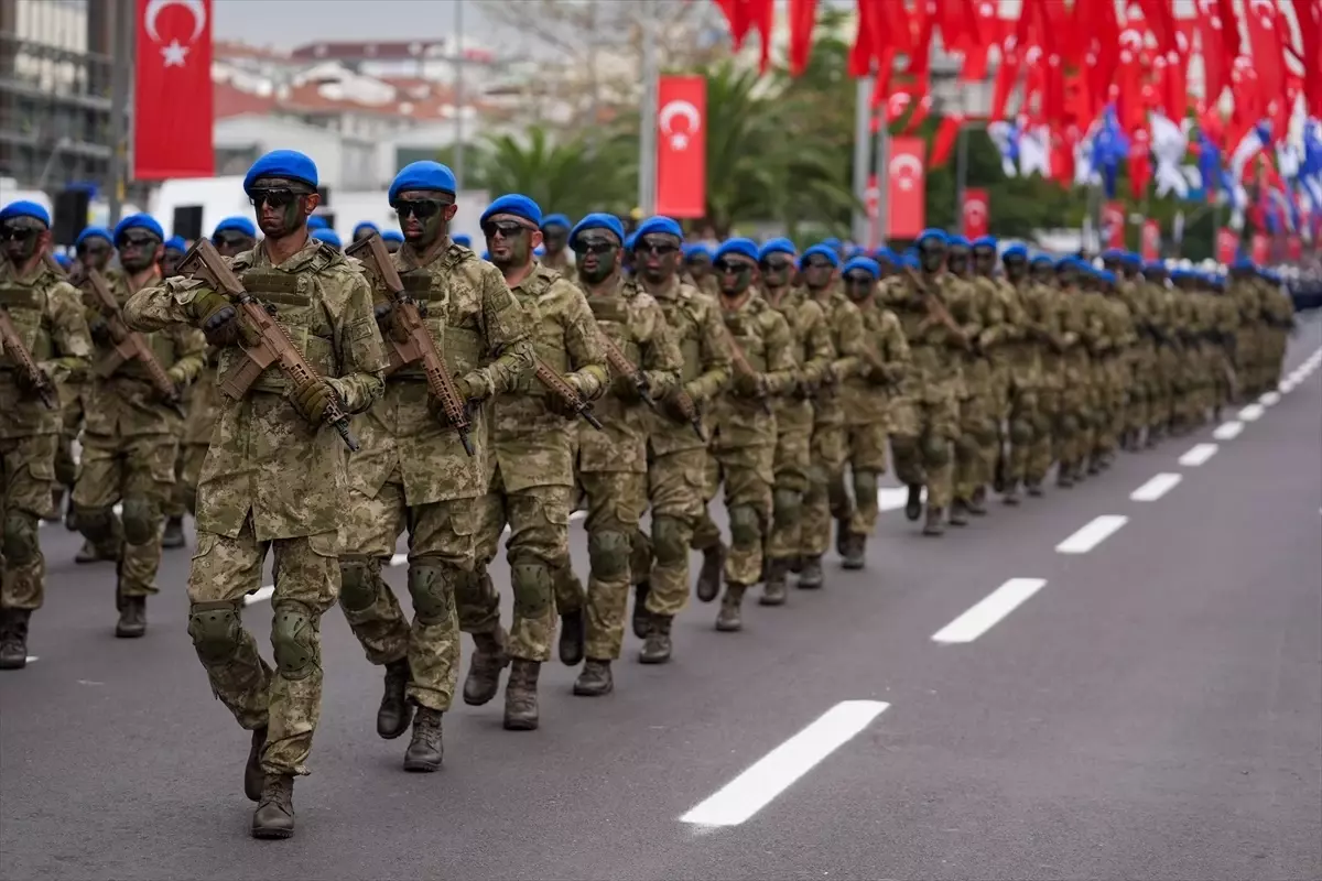 İstanbul\'da Zafer Bayramı ve Türk Silahlı Kuvvetleri Günü kutlamaları yapıldı