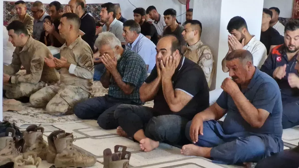 Diyarbakır\'da kaybolan 8 yaşındaki kız için dualar edildi