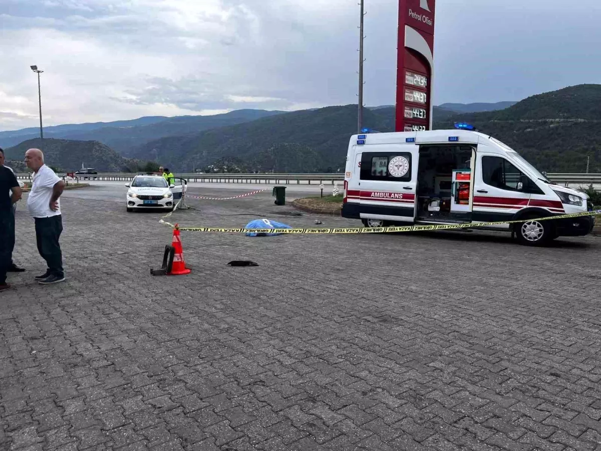 Kastamonu\'da dinlenme tesisi girişinde otomobilin çarptığı adam hayatını kaybetti