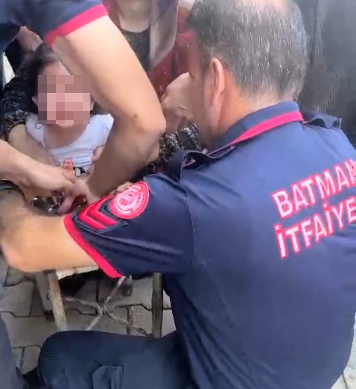 Batman\'da Oyun Oynarken Düdüklü Tencereye Sıkışan 2 Yaşındaki Çocuk Kurtarıldı
