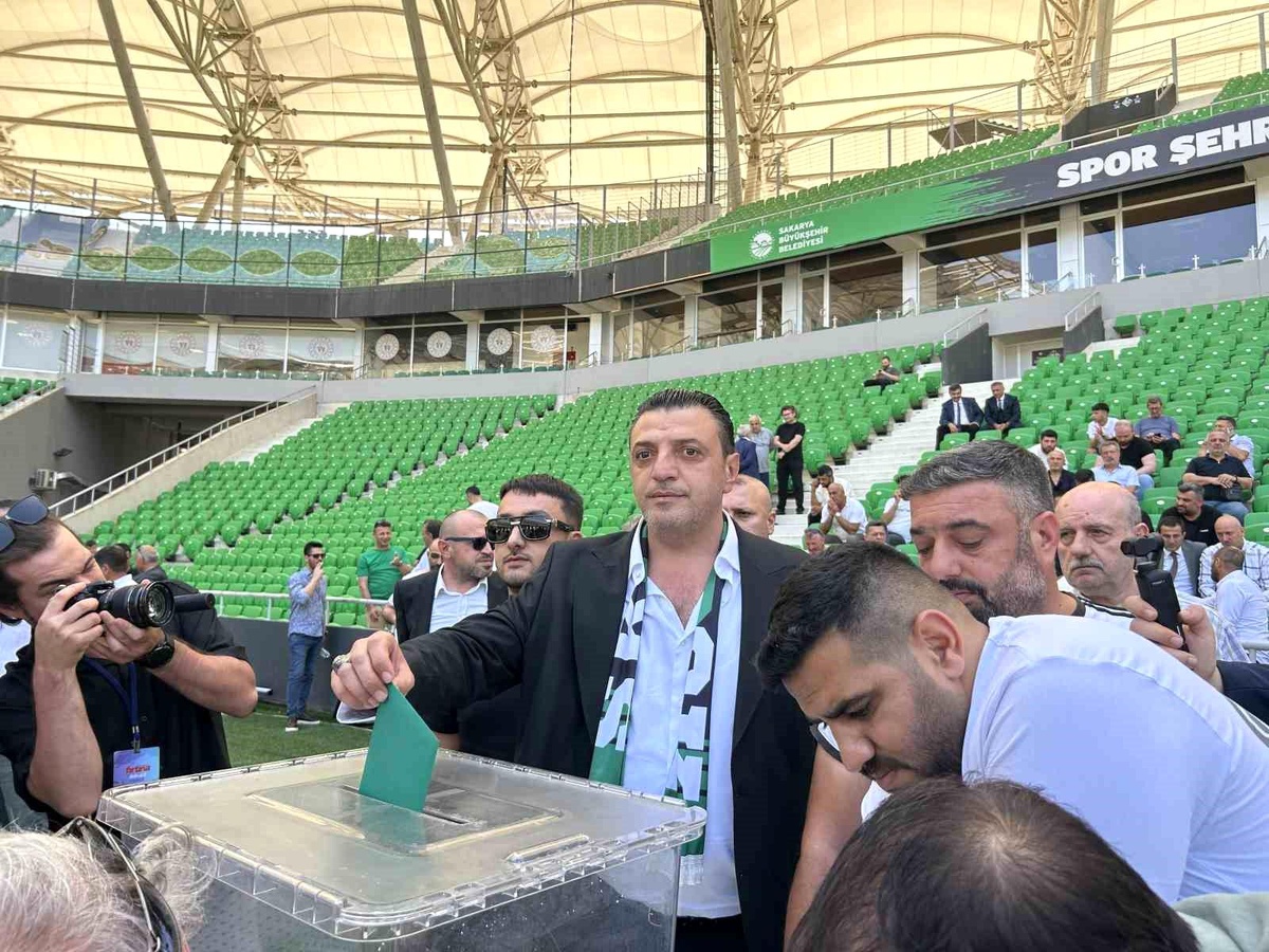 Sakaryaspor Kulüp Başkanı Gökhan İn İstifa Etti