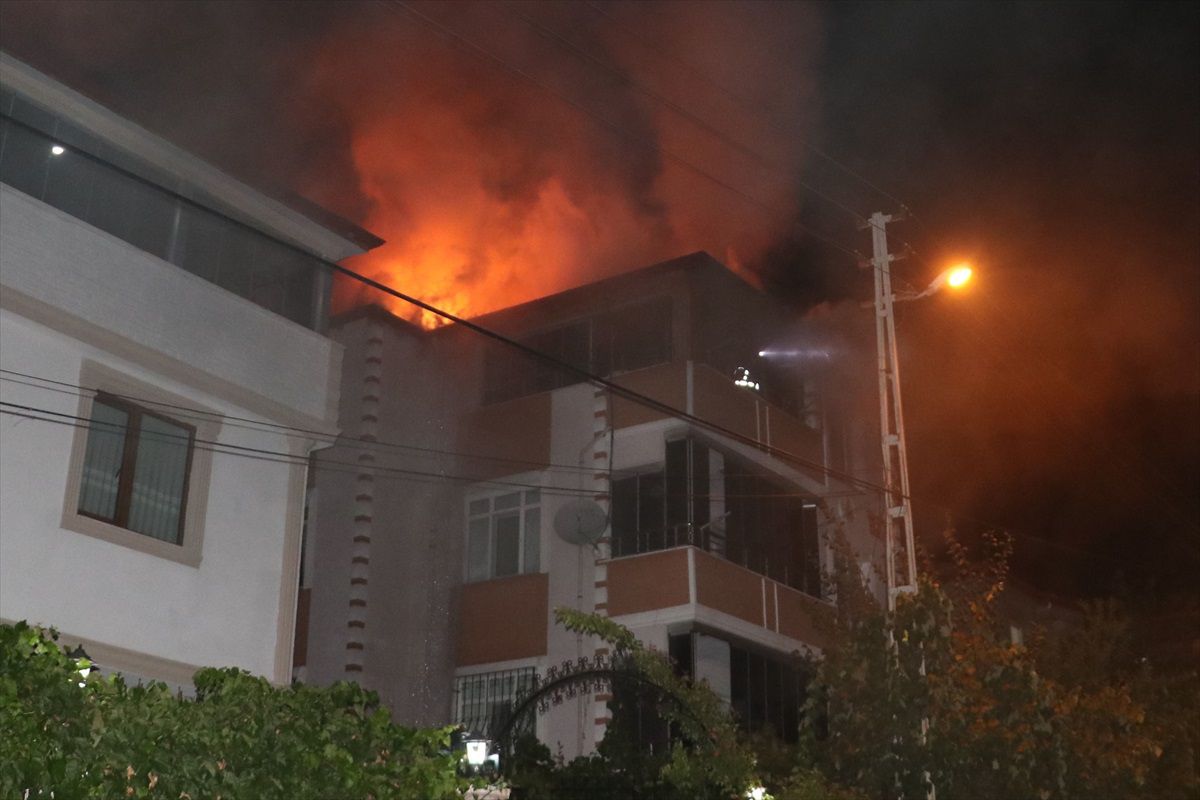Samsun Havza\'da çatı katında çıkan yangın hasara neden oldu