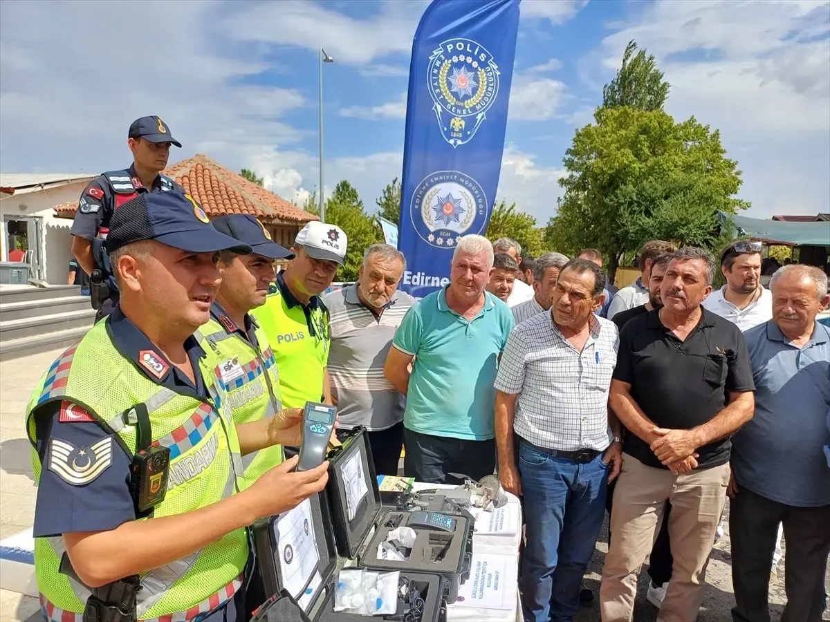 Süloğlu\'da polis ve jandarma trafik ekipleri tanıtım faaliyeti düzenledi