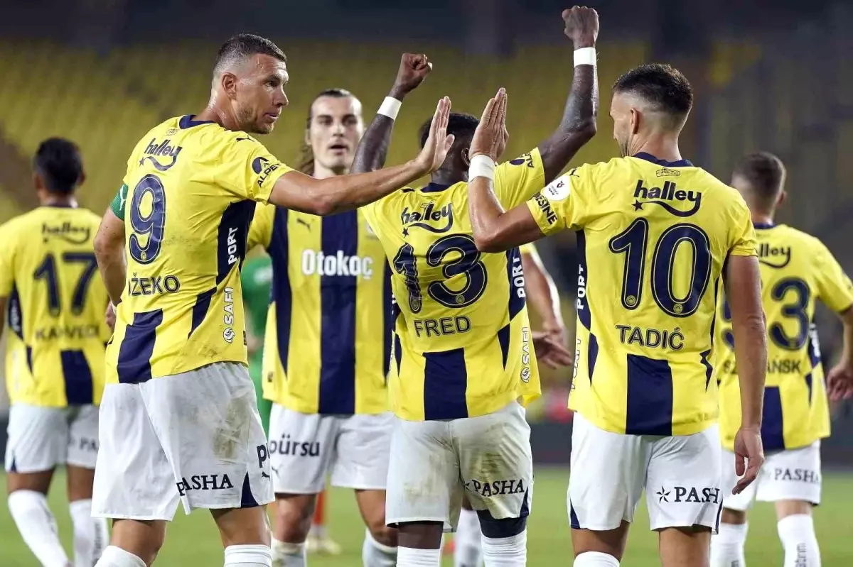 Fenerbahçe, Alanyaspor\'u 3-0 Mağlup Etti