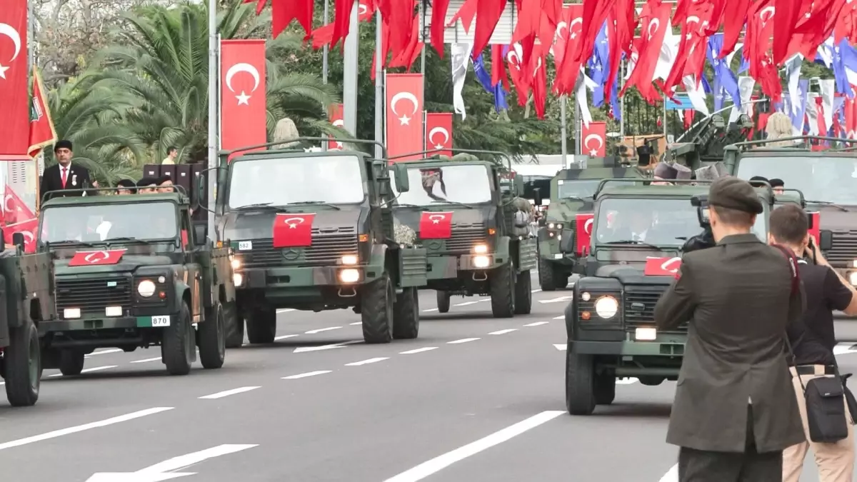 30 Ağustos Zafer Bayramı\'nda Vatan Caddesi\'nde tören düzenlendi