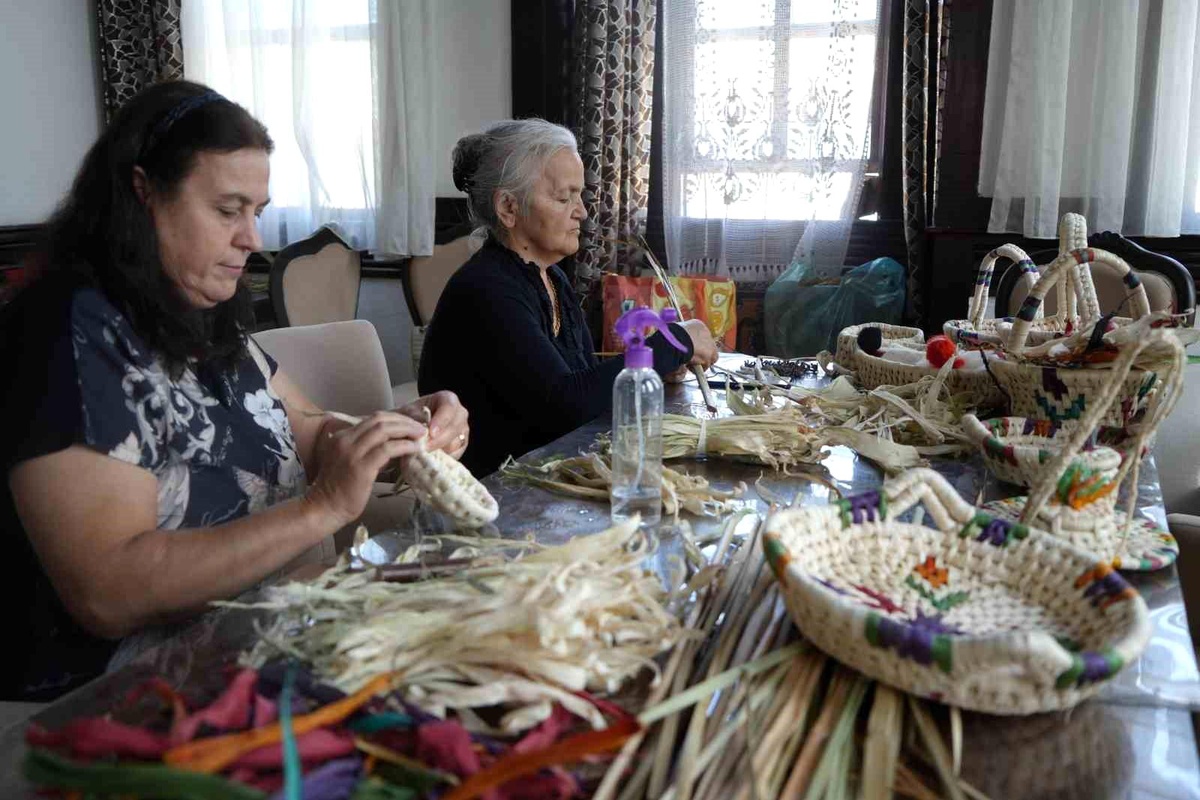 Bolu\'da Kuru Mısır Kabuklarından Sepet Örme Kursu