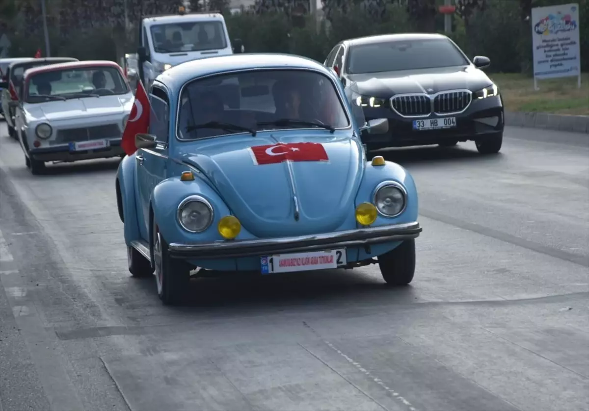 Mersin Bozyazı\'da Zafer Bayramı kutlamaları bisiklet turu ve otomobil konvoyuyla yapıldı