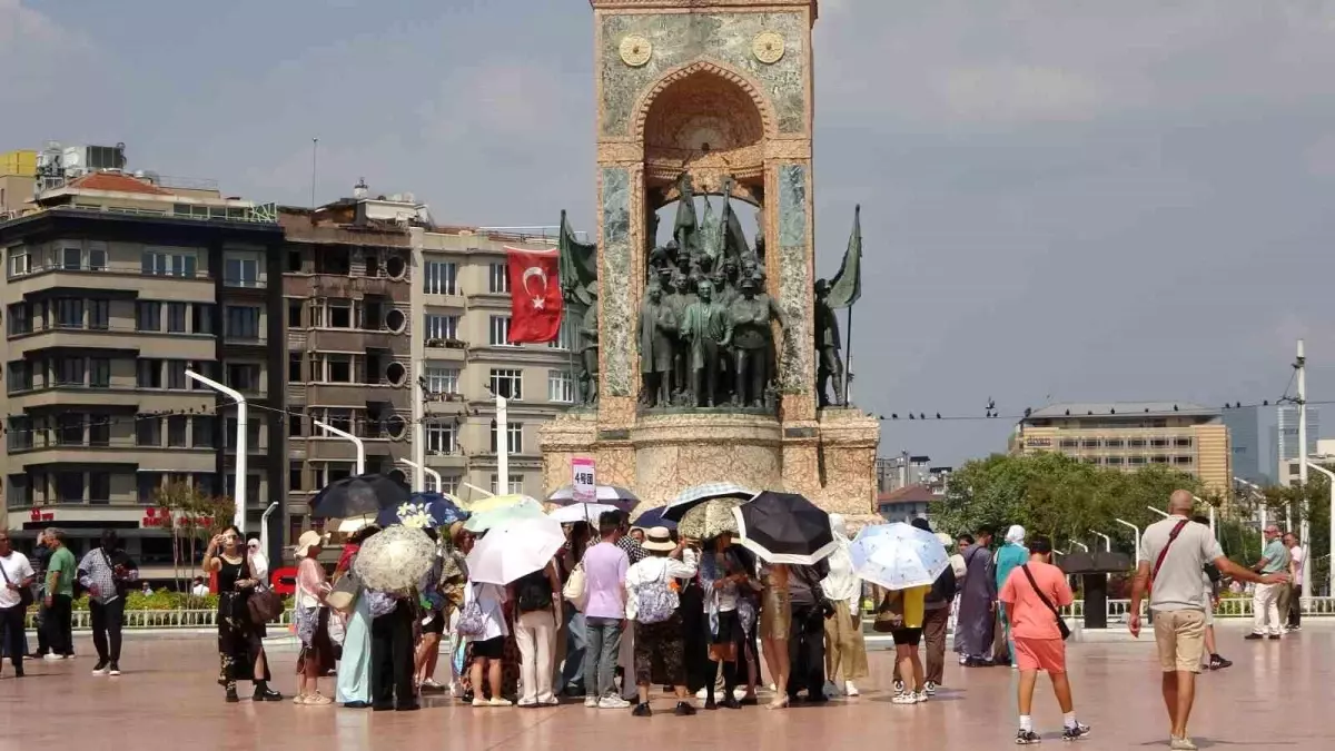 Çinli Turistlerin Yeni Adresi Taksim Meydanı ve İstiklal Caddesi