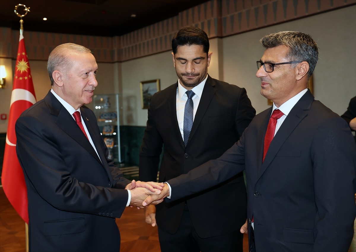 Cumhurbaşkanı Recep Tayyip Erdoğan, Paris 2024 Olimpiyat Oyunları\'nda derece alan sporcuları ve askerleri kabul etti