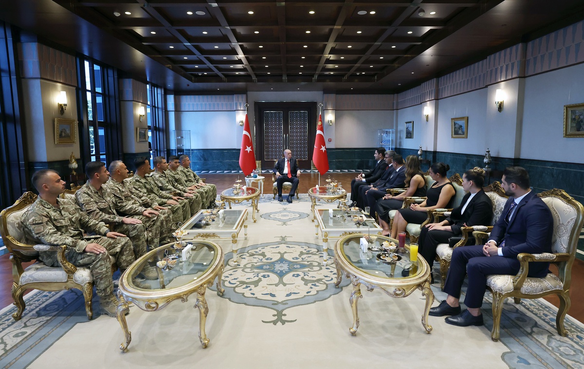 Cumhurbaşkanı Erdoğan, Paris 2024 Olimpiyat Oyunları\'nda madalya kazanan sporcuları ve derece alan askerleri kabul etti