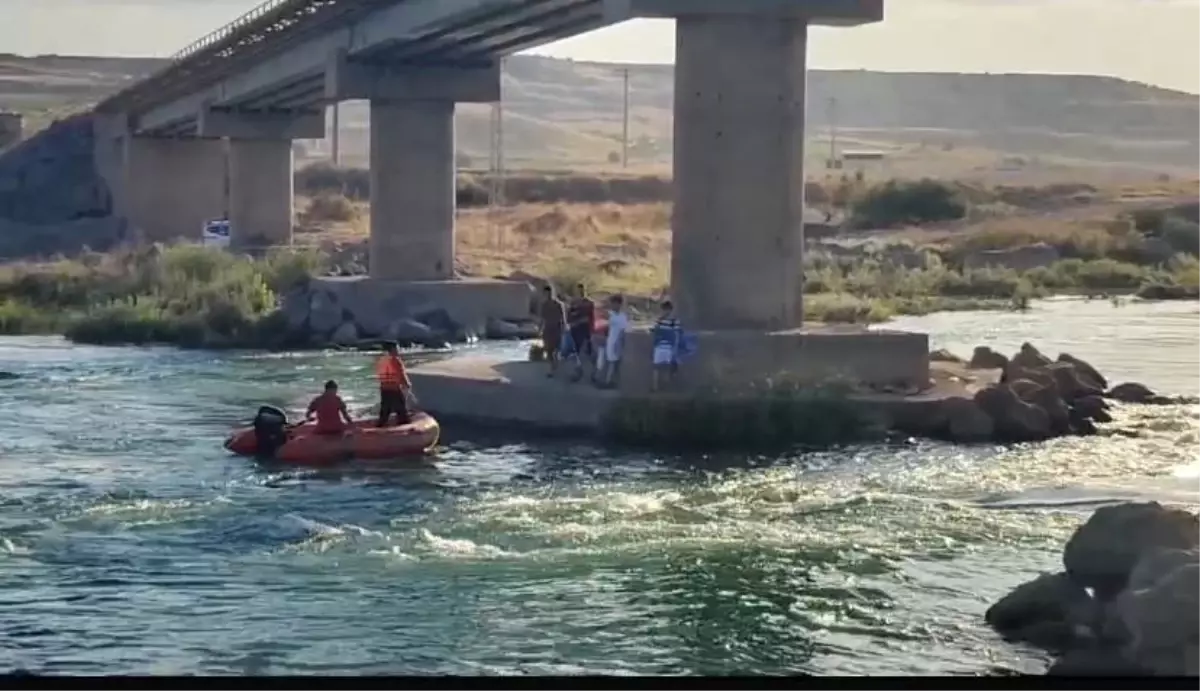 Diyarbakır\'da baraj kapaklarının açılması sonucu mahsur kalan 4 kişi kurtarıldı