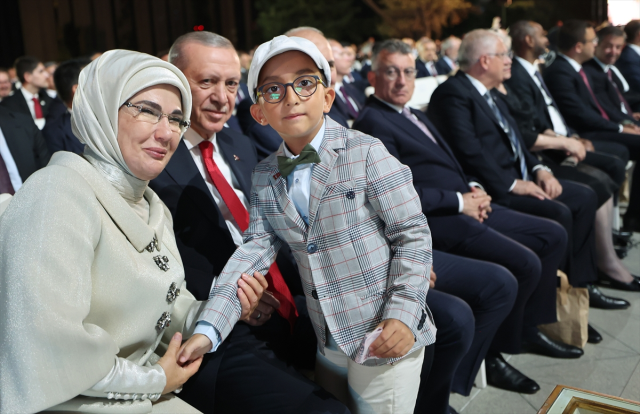 Emine Erdoğan'ın '30 Ağustos' şıklığı