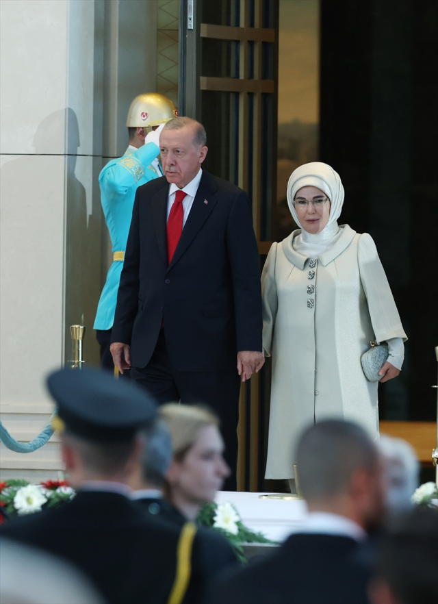 Emine Erdoğan'ın '30 Ağustos' şıklığı