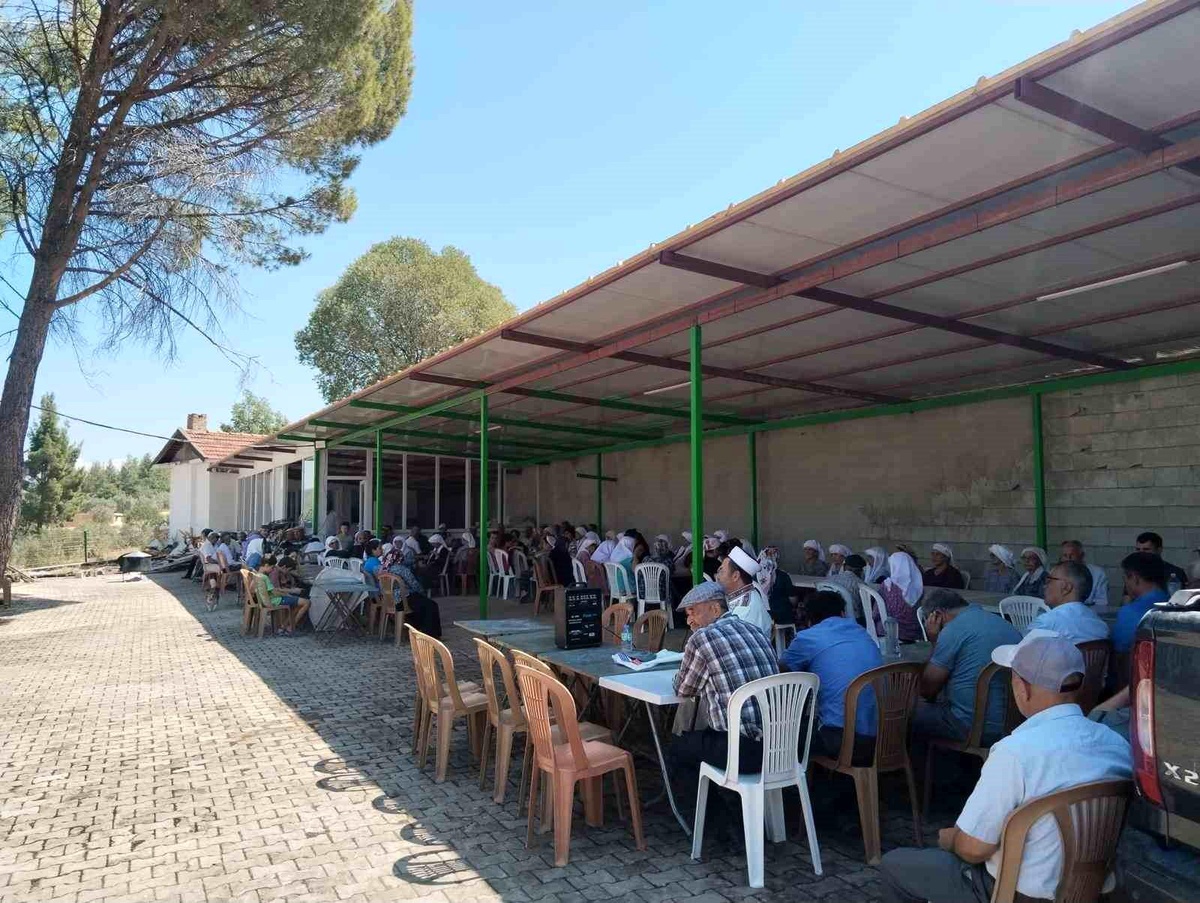 Muğla\'nın Menteşe ilçesinde halk yağmur duasına çıktı