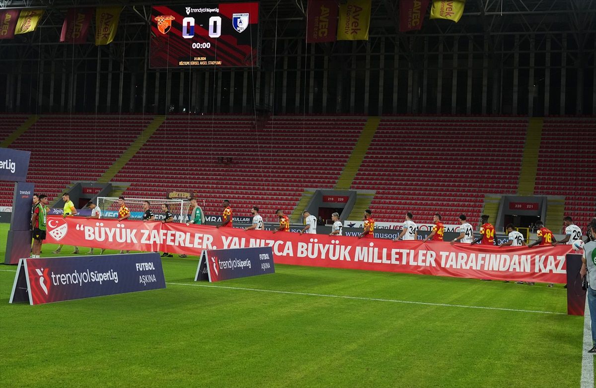 Göztepe-Sipay Bodrum FK Maçında Taraftarlar Takımlarına Destek Verdi