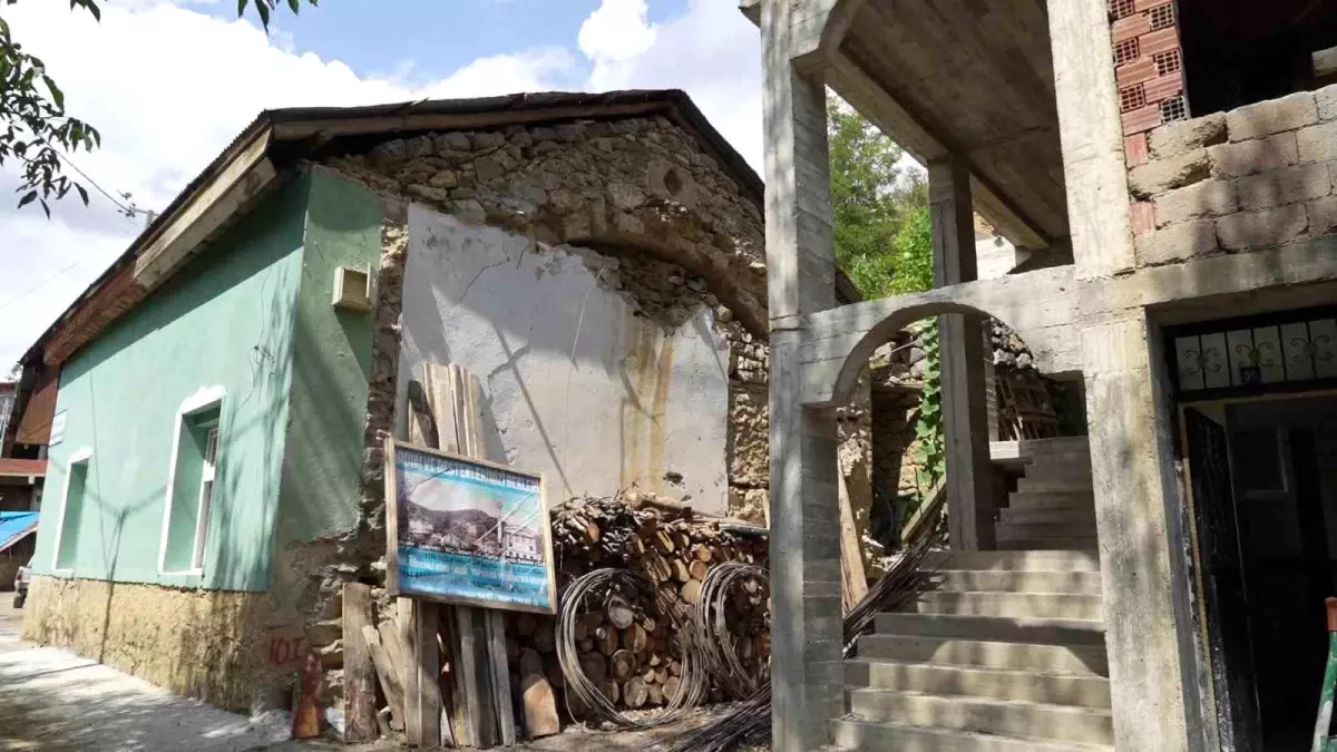 Gümüşhane\'de Cami İnşaatı Maddi Sorunlar Nedeniyle Tamamlanamadı