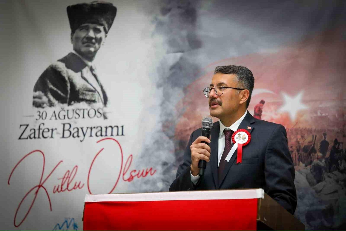 Hakkari\'de 30 Ağustos Zafer Bayramı\'nın 102. yıl dönümü kutlamaları