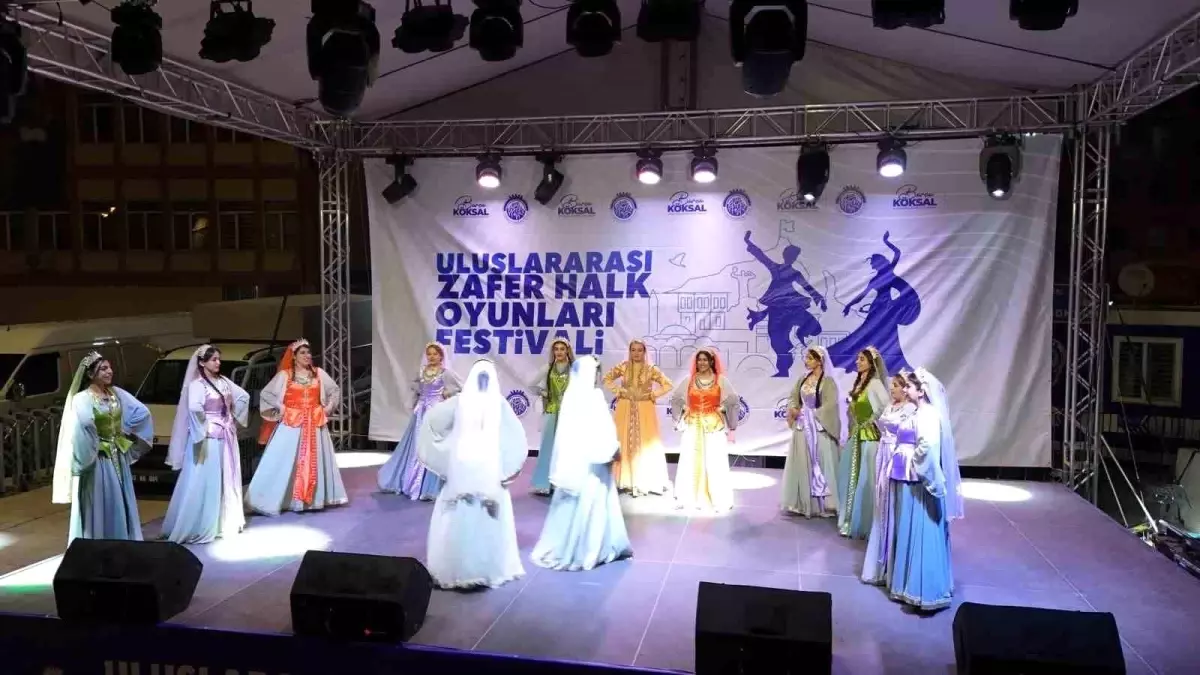 Afyonkarahisar\'da Uluslararası Halk Oyunları Festivali Zafer Ruhunu Yeniden Canlandırdı