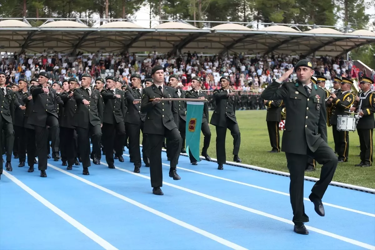 MSÜ Balıkesir Kara Astsubay Meslek Yüksekokulu\'nda Diploma ve Sancak Devir Teslim Töreni Gerçekleştirildi