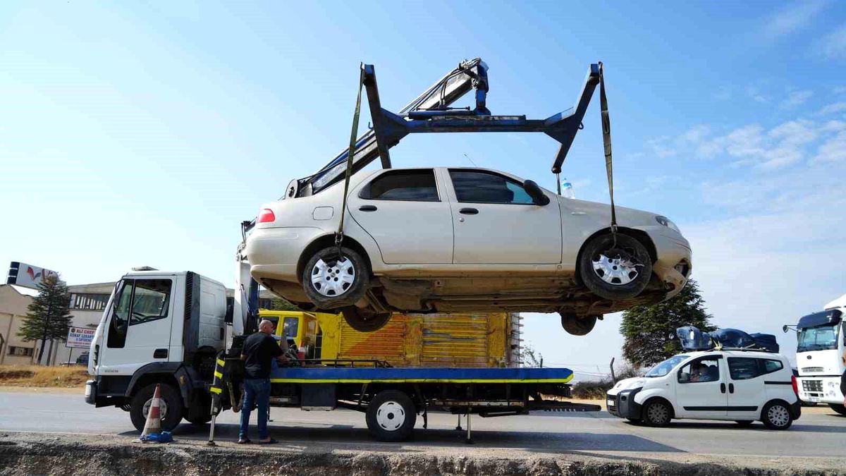 Kırıkkale\'de Kontrolden Çıkan Otomobil Ortaya Devrildi: 2 Yaralı