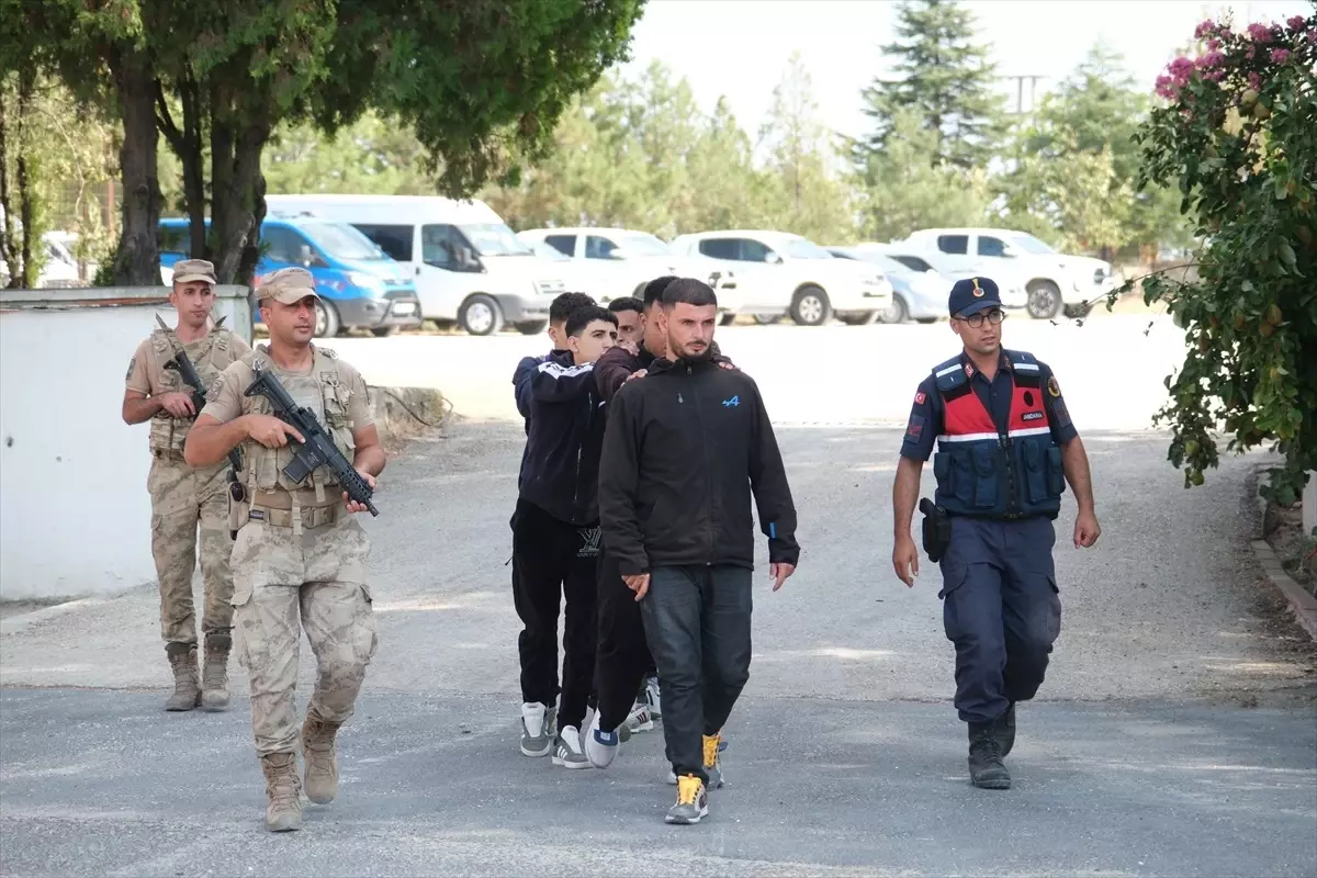 Kırklareli\'nde hafif ticari araçta 6 düzensiz göçmen yakalandı