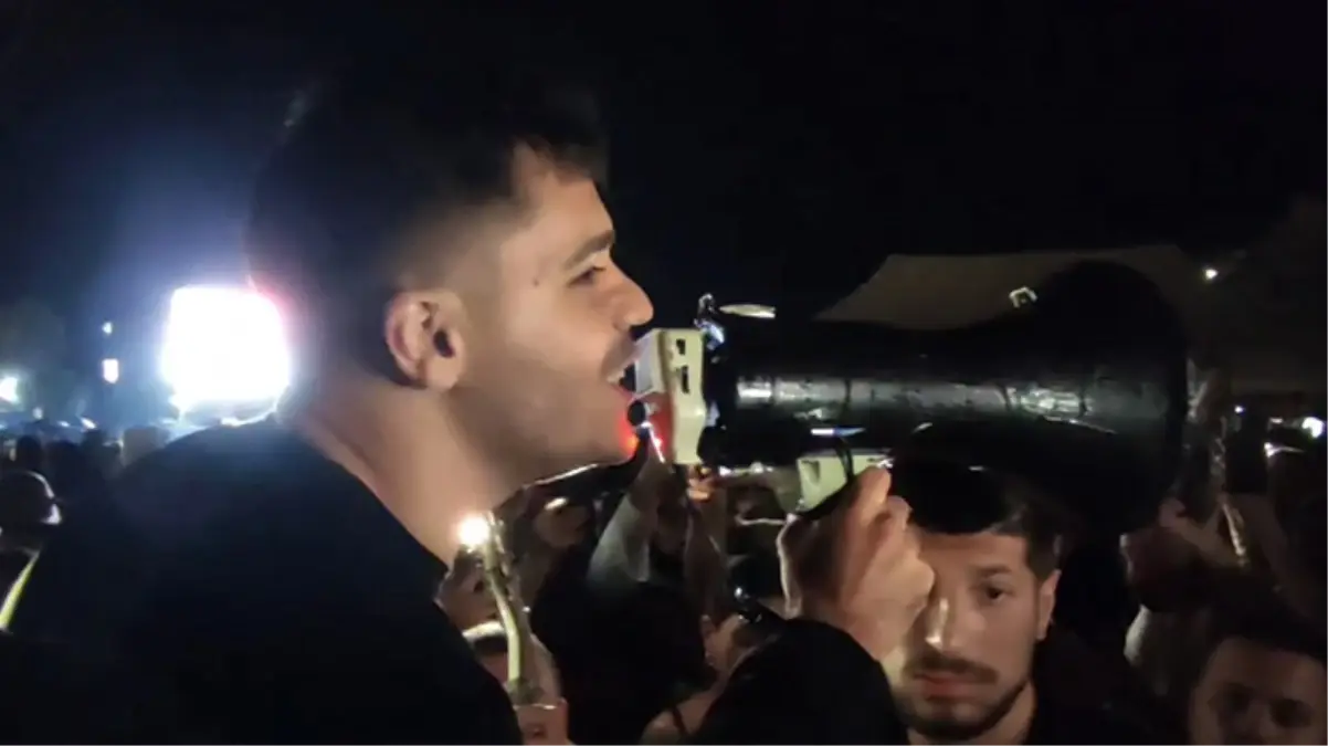 Emircan İğrek\'ten hayranlarına şok! Megafonla şarkı söyleyip sahneyi terk etti