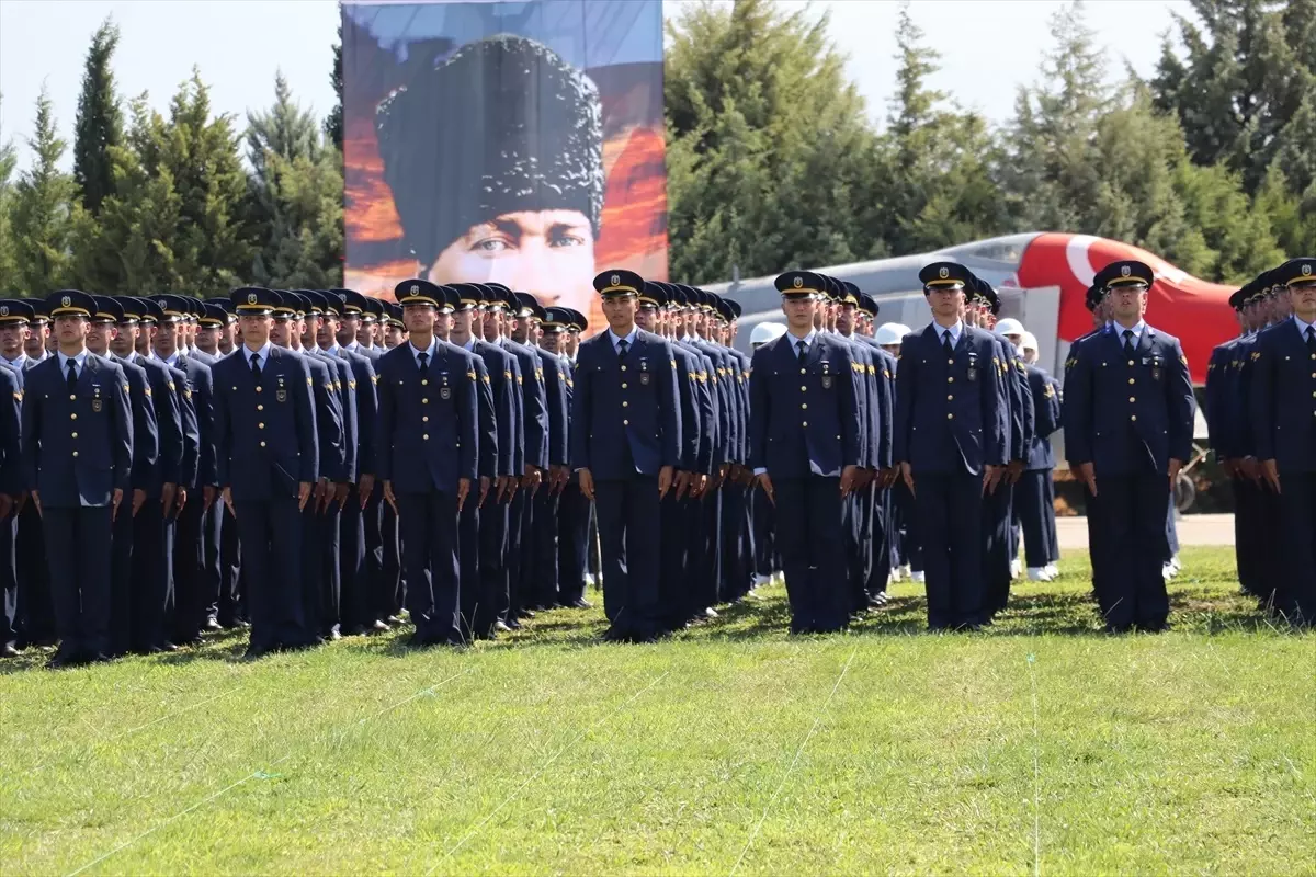 MSÜ Hava Astsubay Meslek Yüksekokulu\'nda diploma ve sancak devir teslim töreni düzenlendi