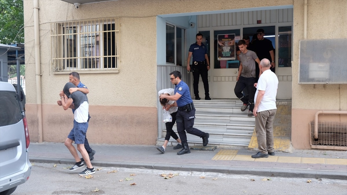 Bursa\'nın Orhangazi ilçesinde 5 şüpheli hırsızlık olaylarından tutuklandı