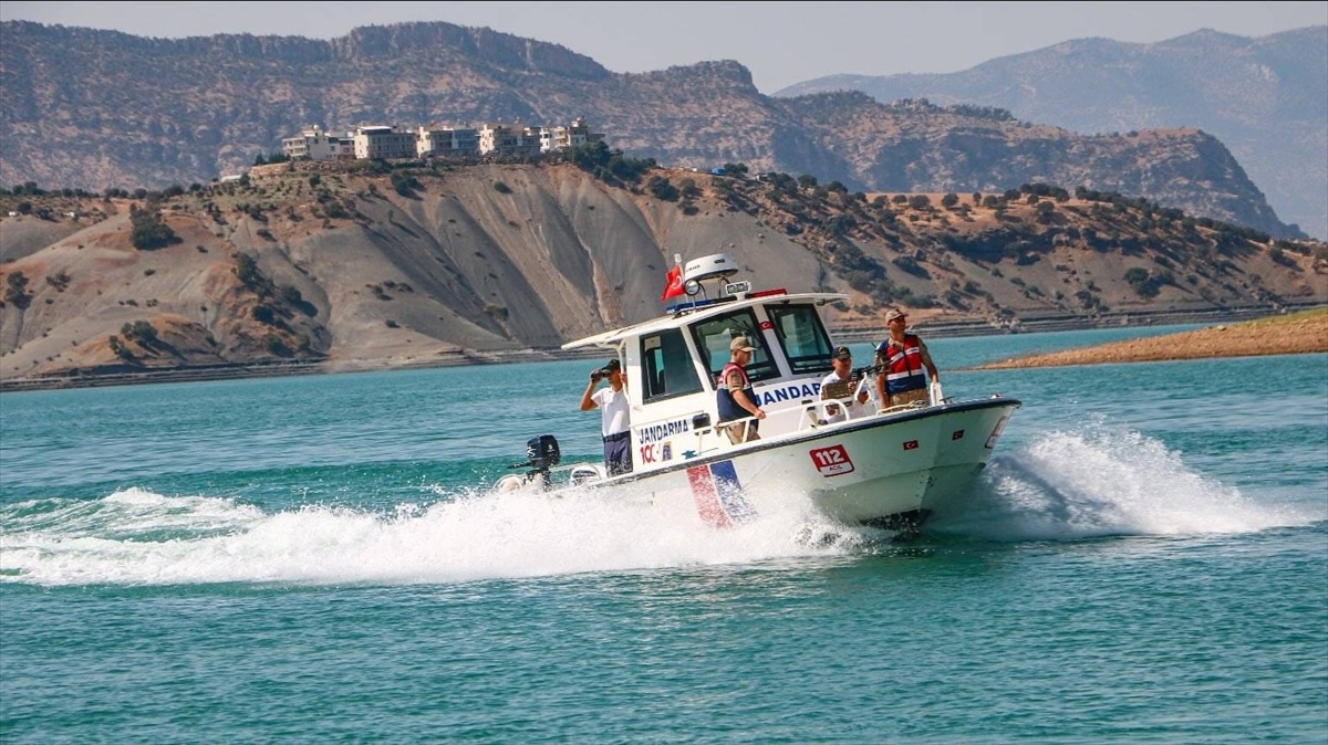 Siirt\'te baraj havzasında yük ve yolcu teknelerinde denetim yapıldı
